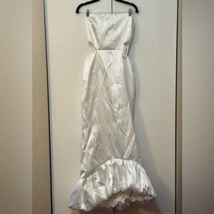 Elegant White Strapless Gown